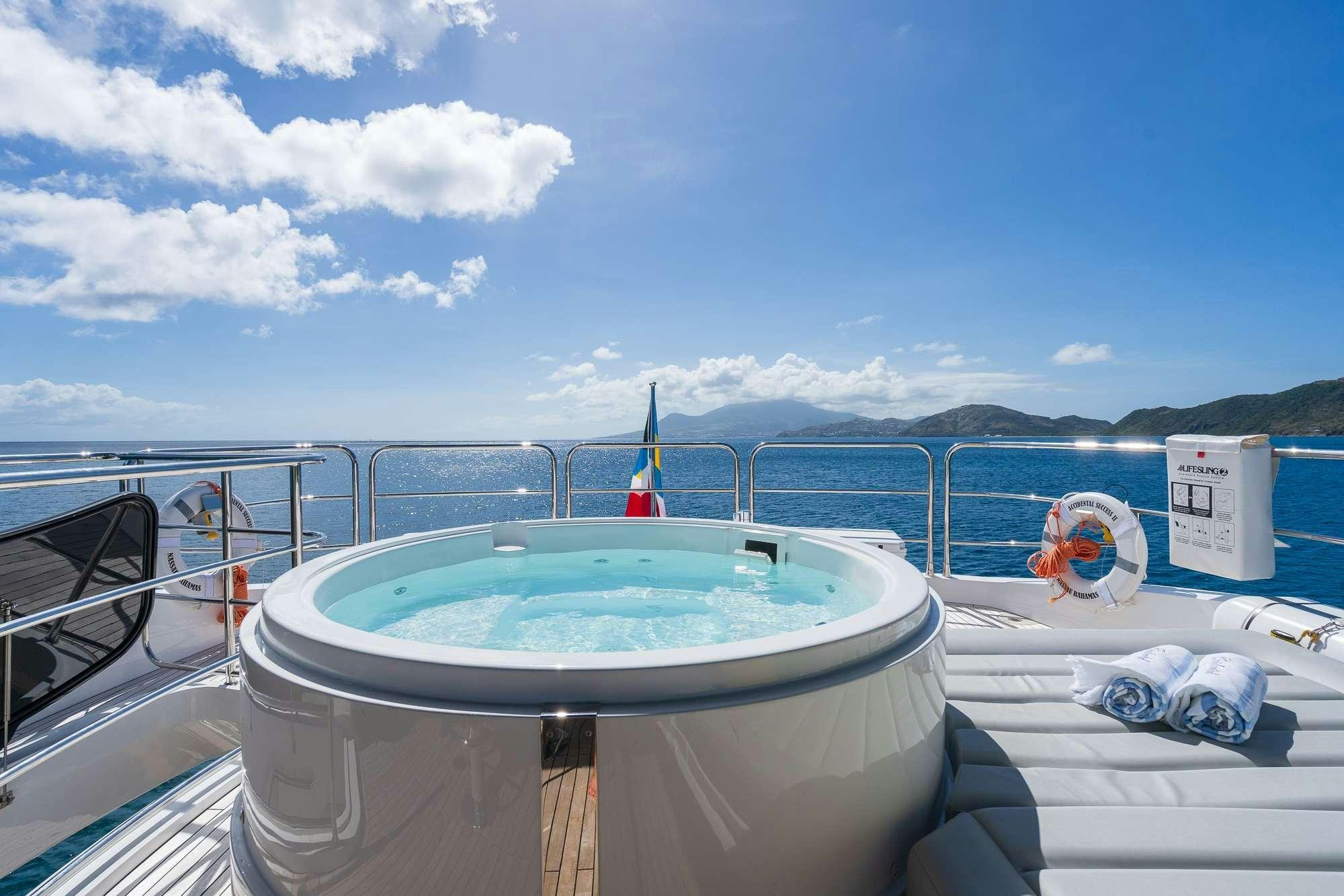 a tub on a boat aboard ACCIDENTAL SUCCESS II Yacht for Charter