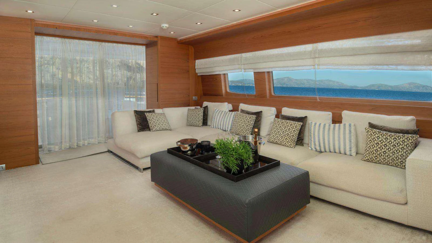 EL PECADO yacht charter 2