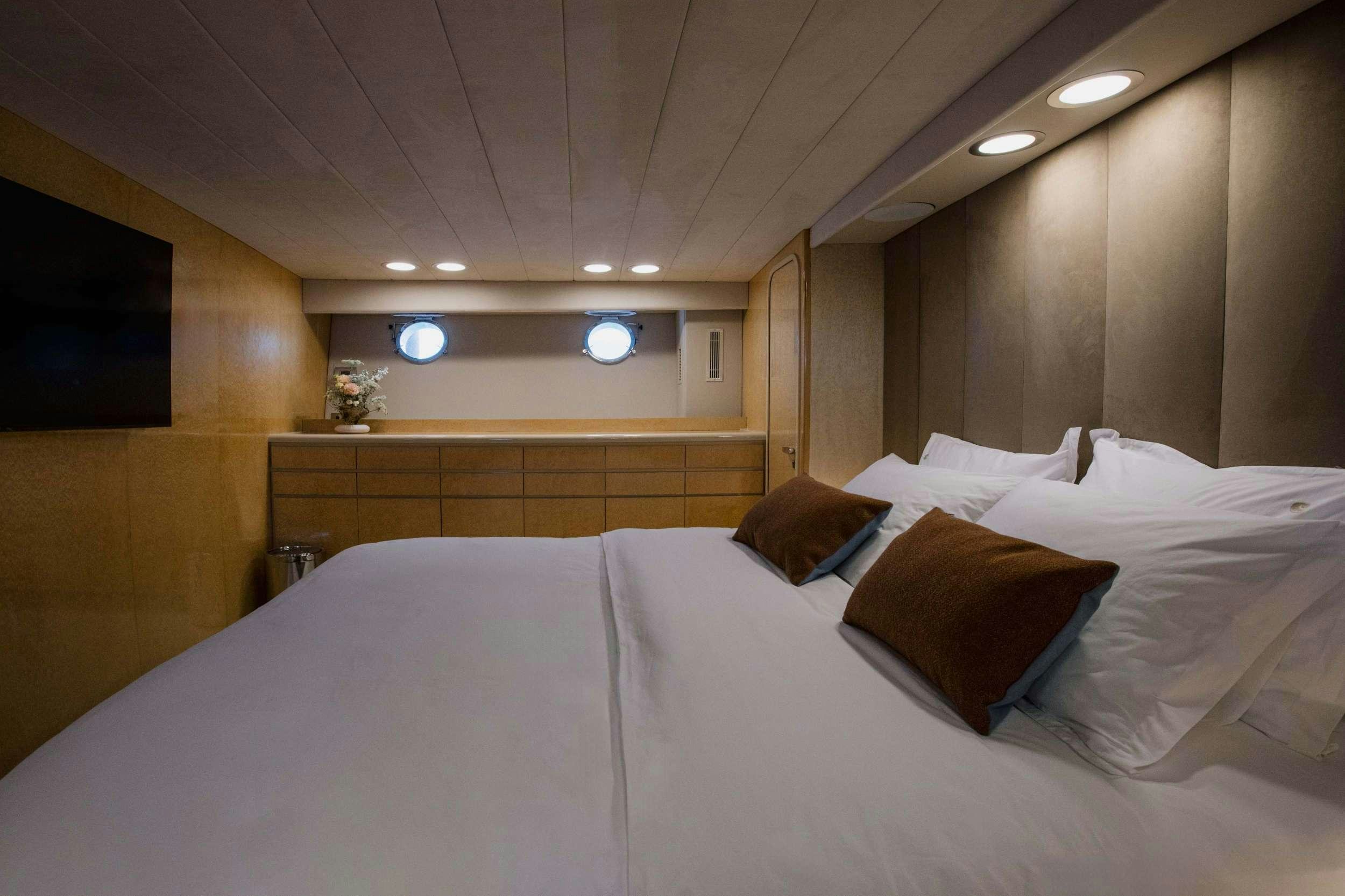 a room with a bed and a mirror aboard CARI&NTILDE;O Yacht for Charter