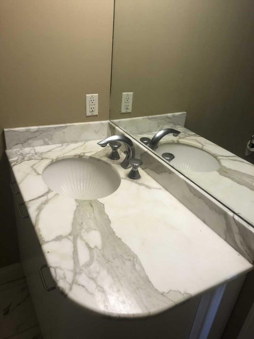a sink with a bathtub and a sink aboard LAKEHOUSE Yacht for Sale