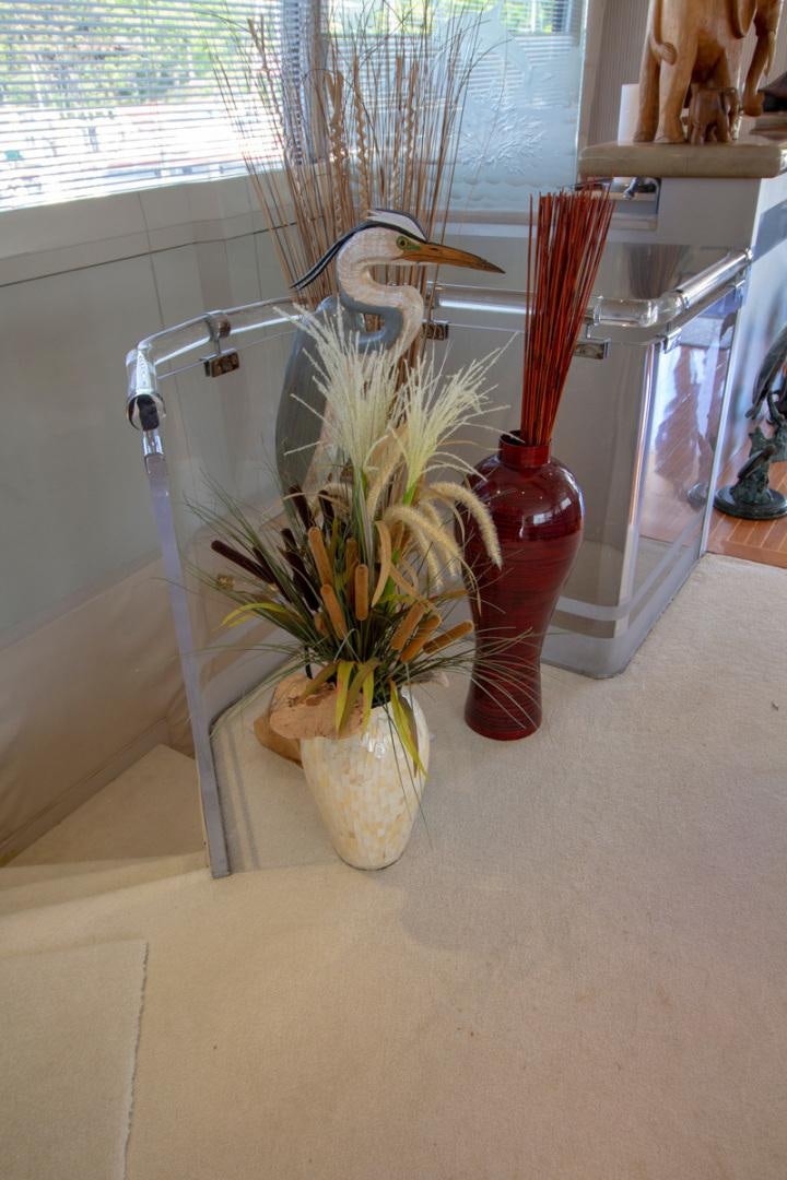 a couple of vases with flowers aboard LIQUIDITY Yacht for Sale