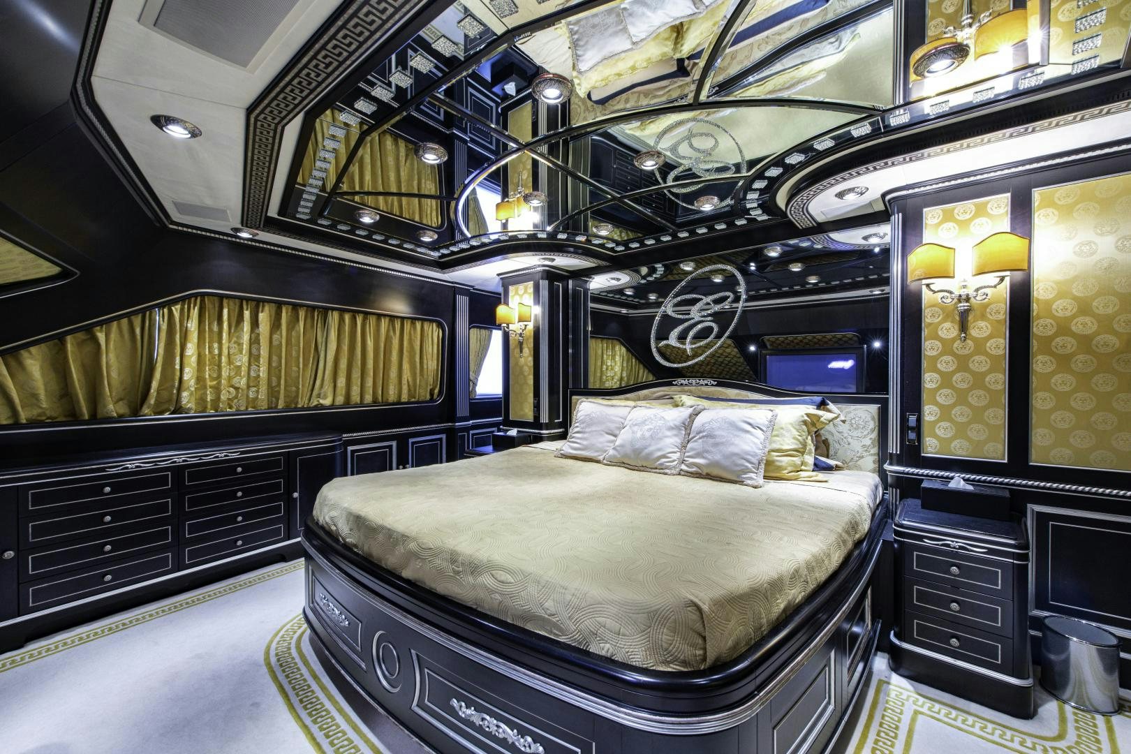 a room with a bed and a large machine aboard RUTLI E Yacht for Sale