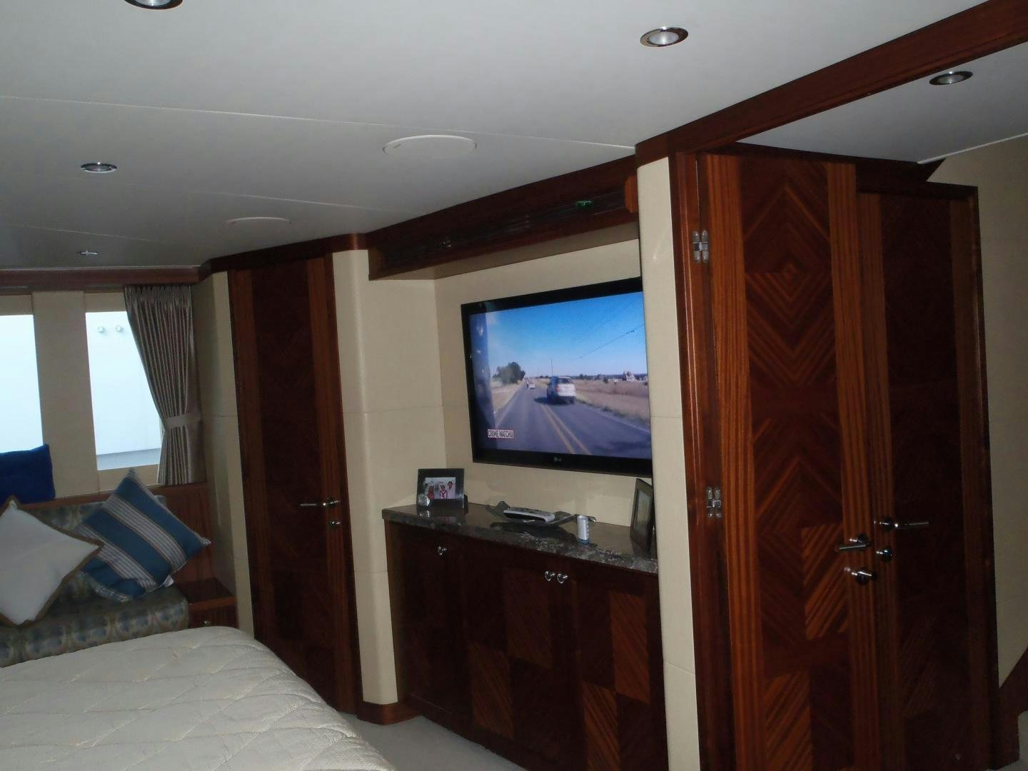 a room with a tv and a bed aboard CLAYPEN Yacht for Sale