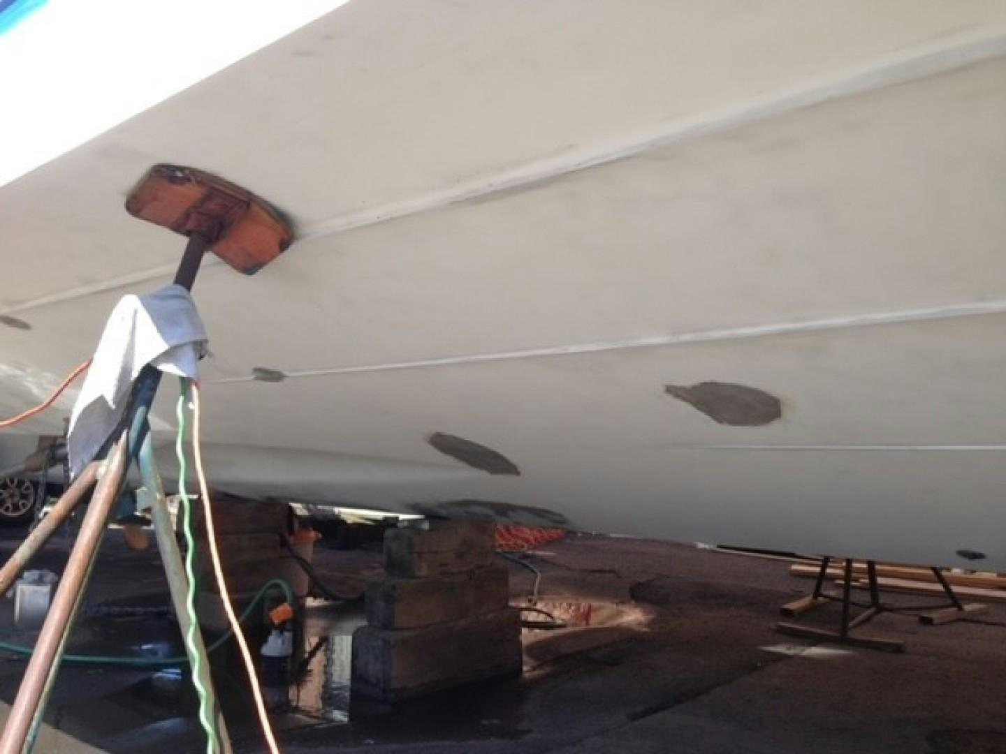 a white ceiling with a large pipe aboard JOIE DU ROI Yacht for Sale