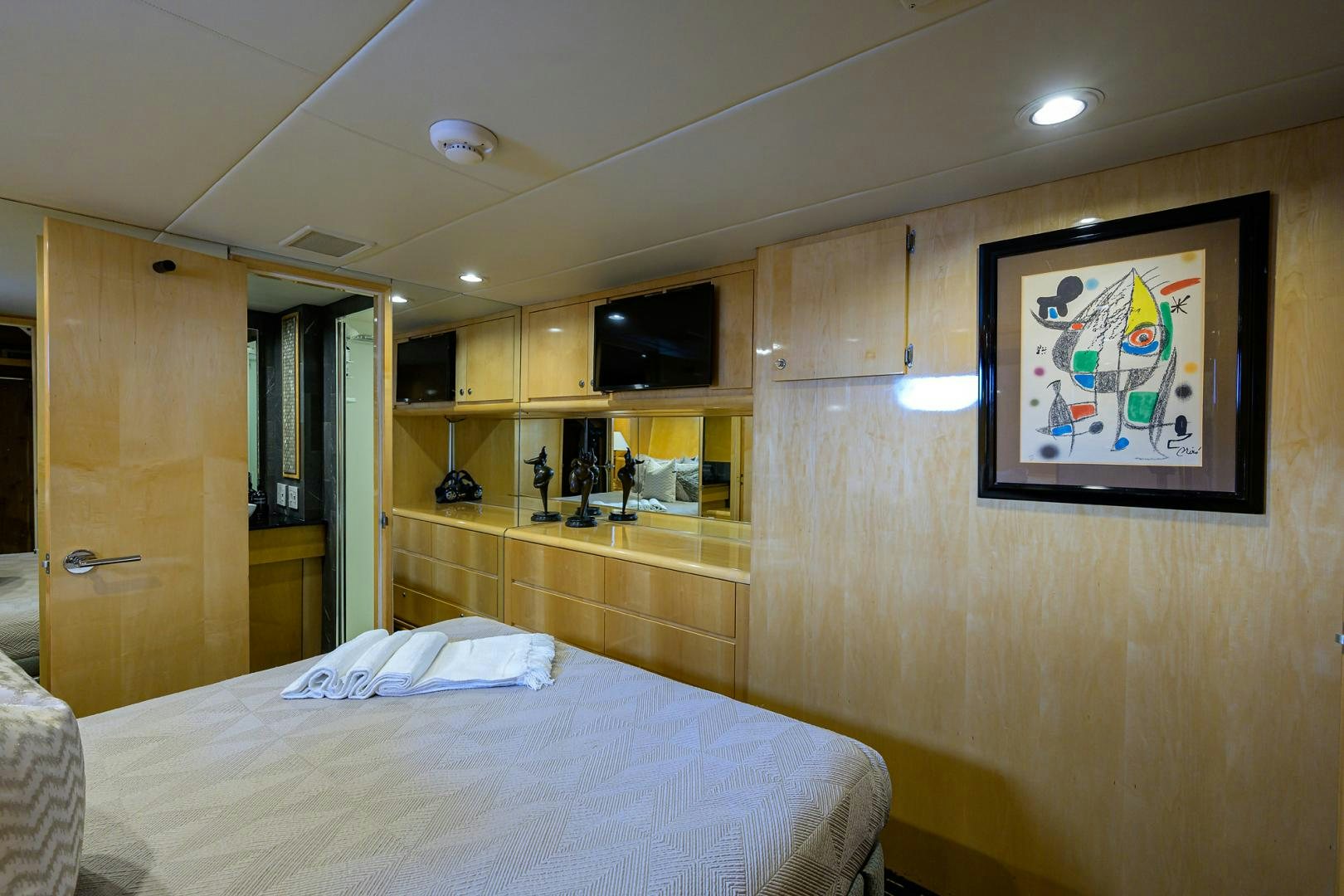 a hotel room with a bed aboard MEMORYMAKER Yacht for Sale
