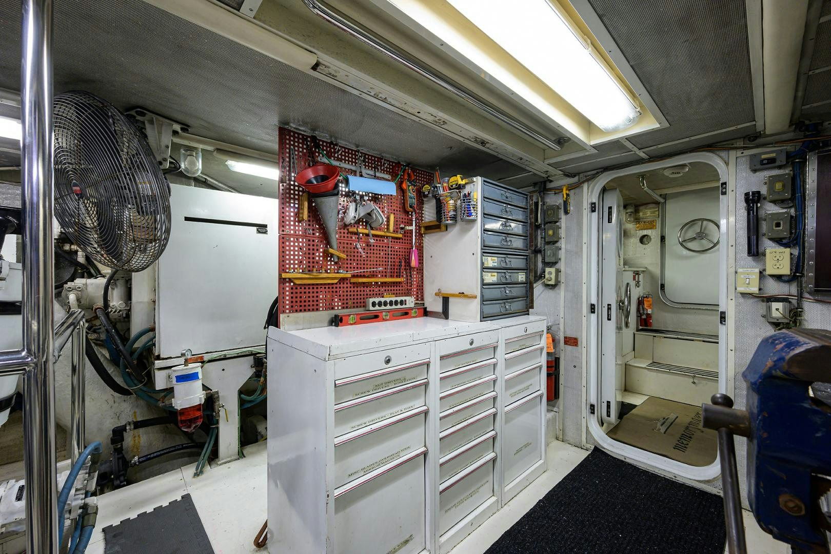 a room with equipment and equipment aboard MEMORYMAKER Yacht for Sale