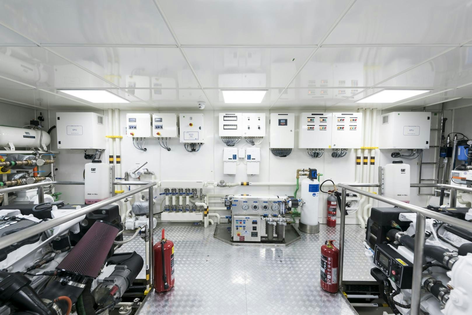 a room with machinery and equipment aboard ALFRESCO 125 Yacht for Sale