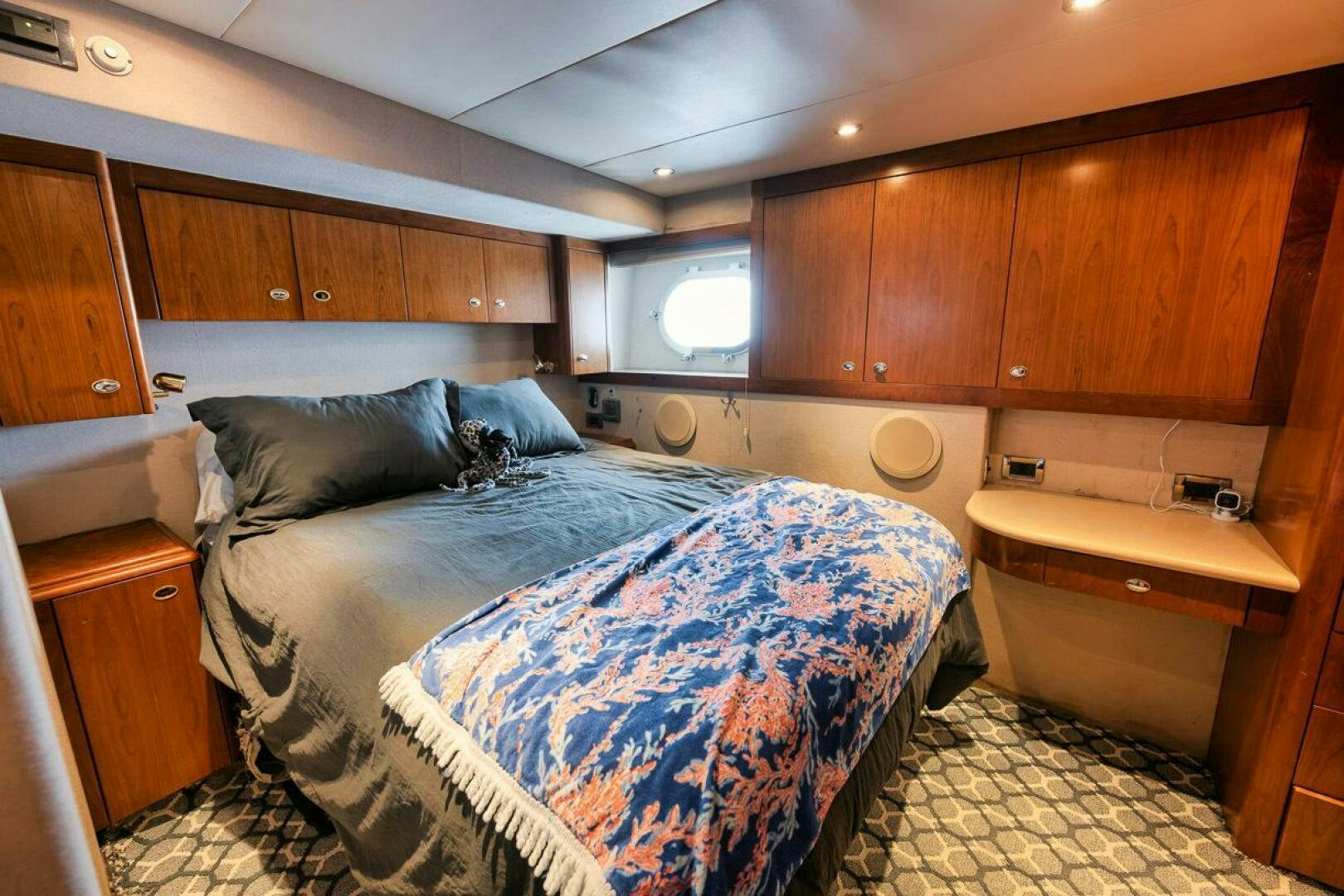 a bed in a room aboard NATURAL 9 X KALEEN Yacht for Sale