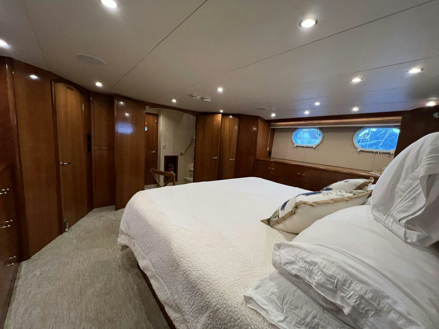 a room with a bed and a desk aboard BAYOU A BUD Yacht for Sale