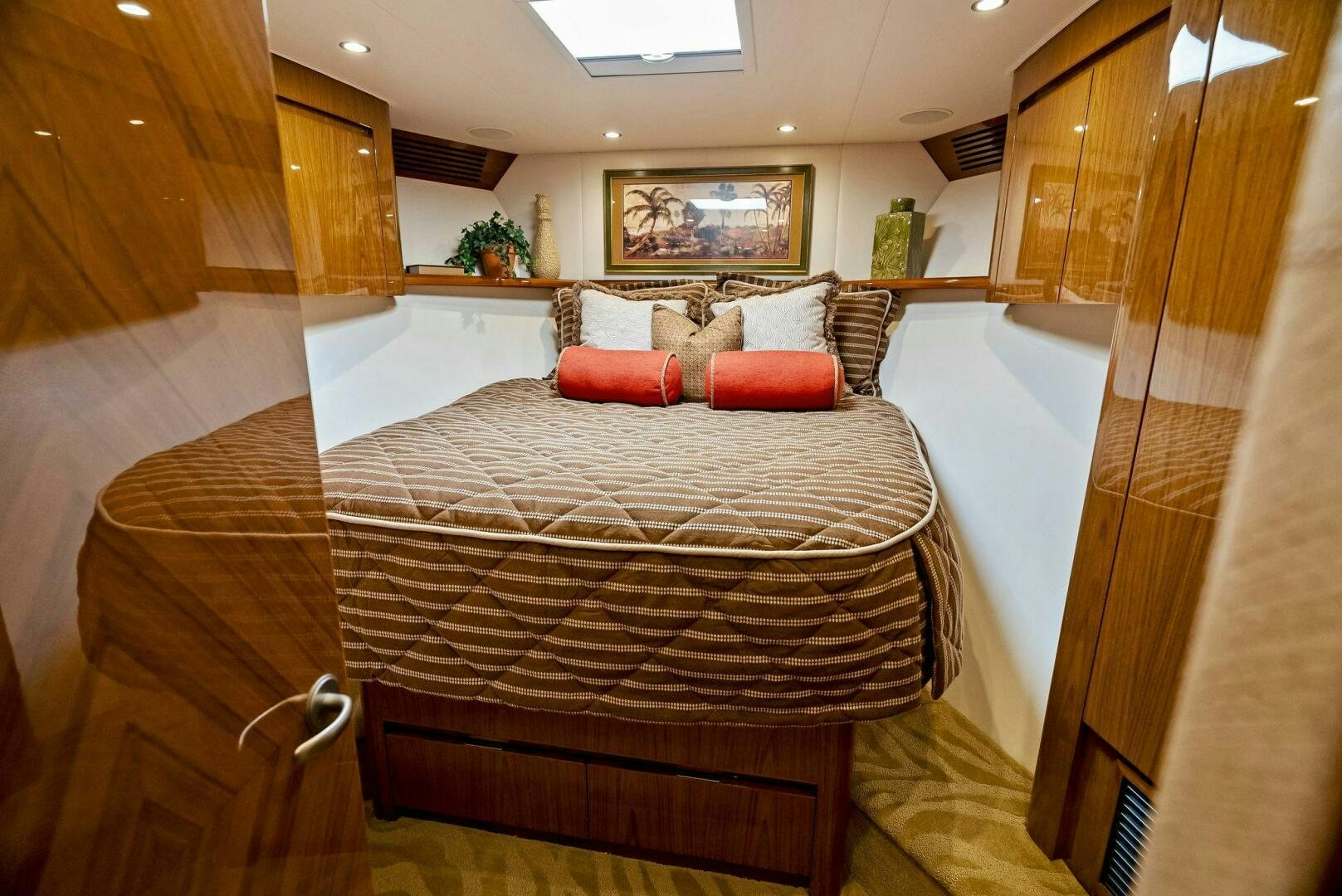 a hotel room with a bed aboard FORTY NINER Yacht for Sale