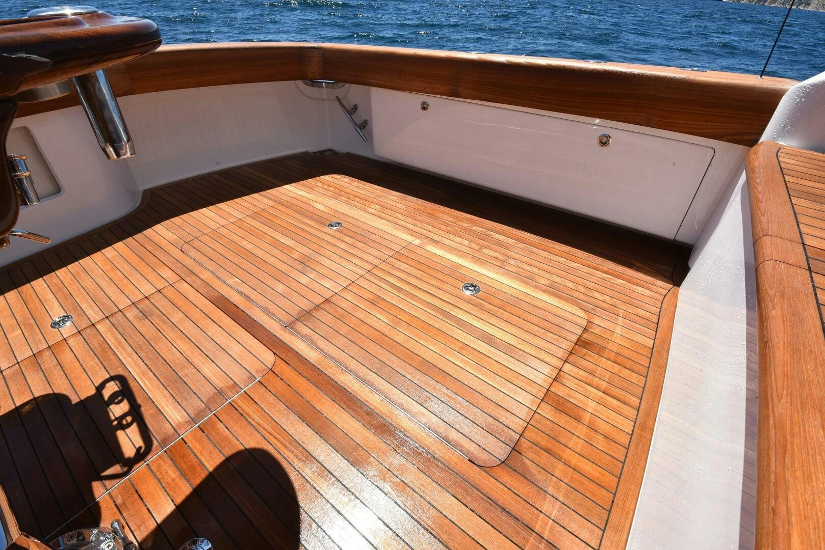 a wooden floor with a wood floor aboard AMANDA P Yacht for Sale