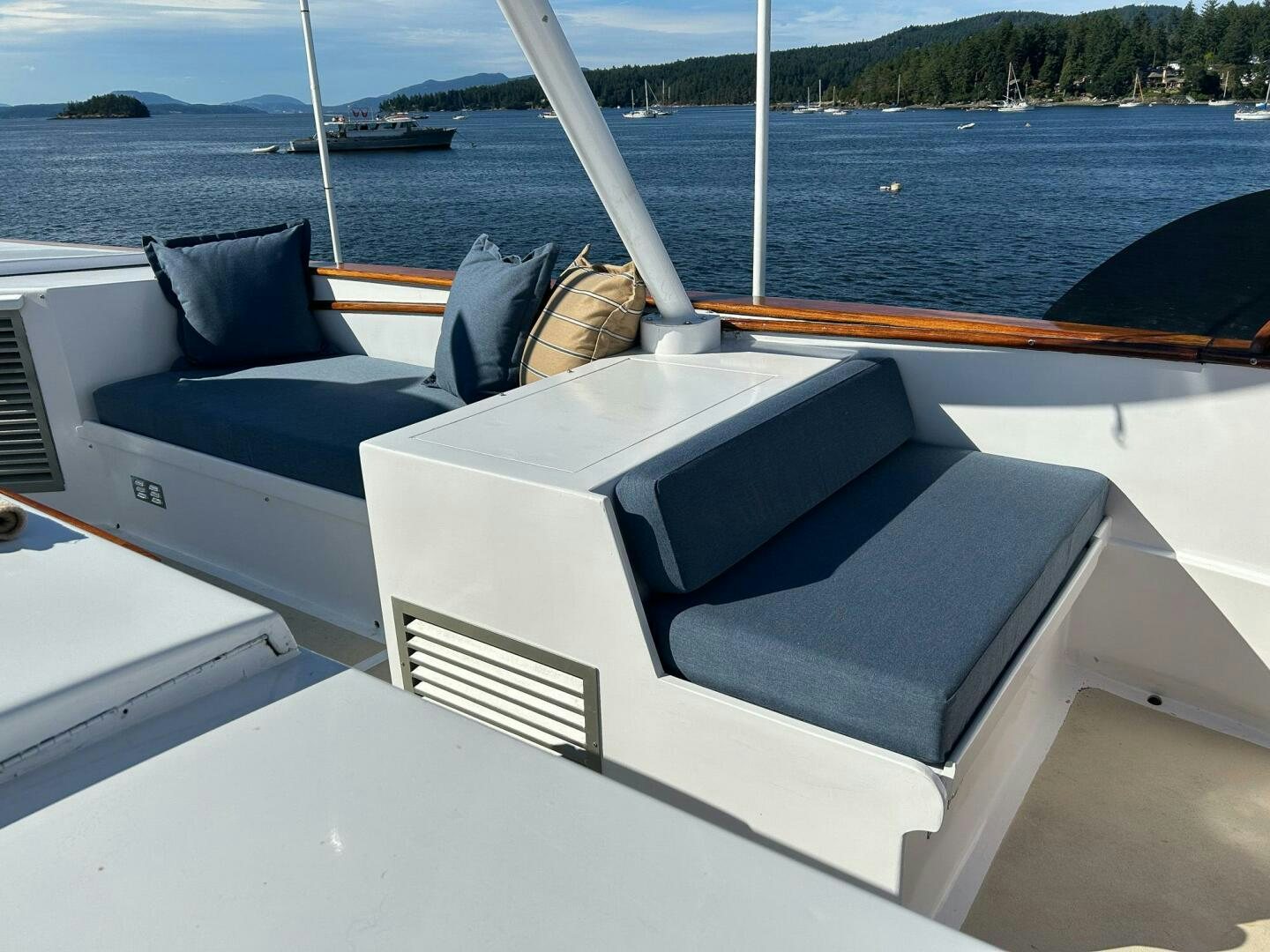 a boat with a seat and a seat on the front aboard PIONEER Yacht for Sale