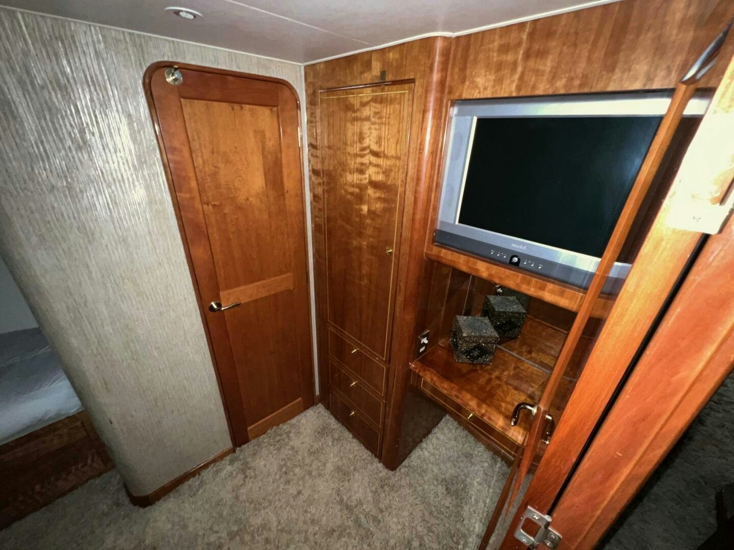 a tv on a stand aboard BUCK-N-BILLS Yacht for Sale