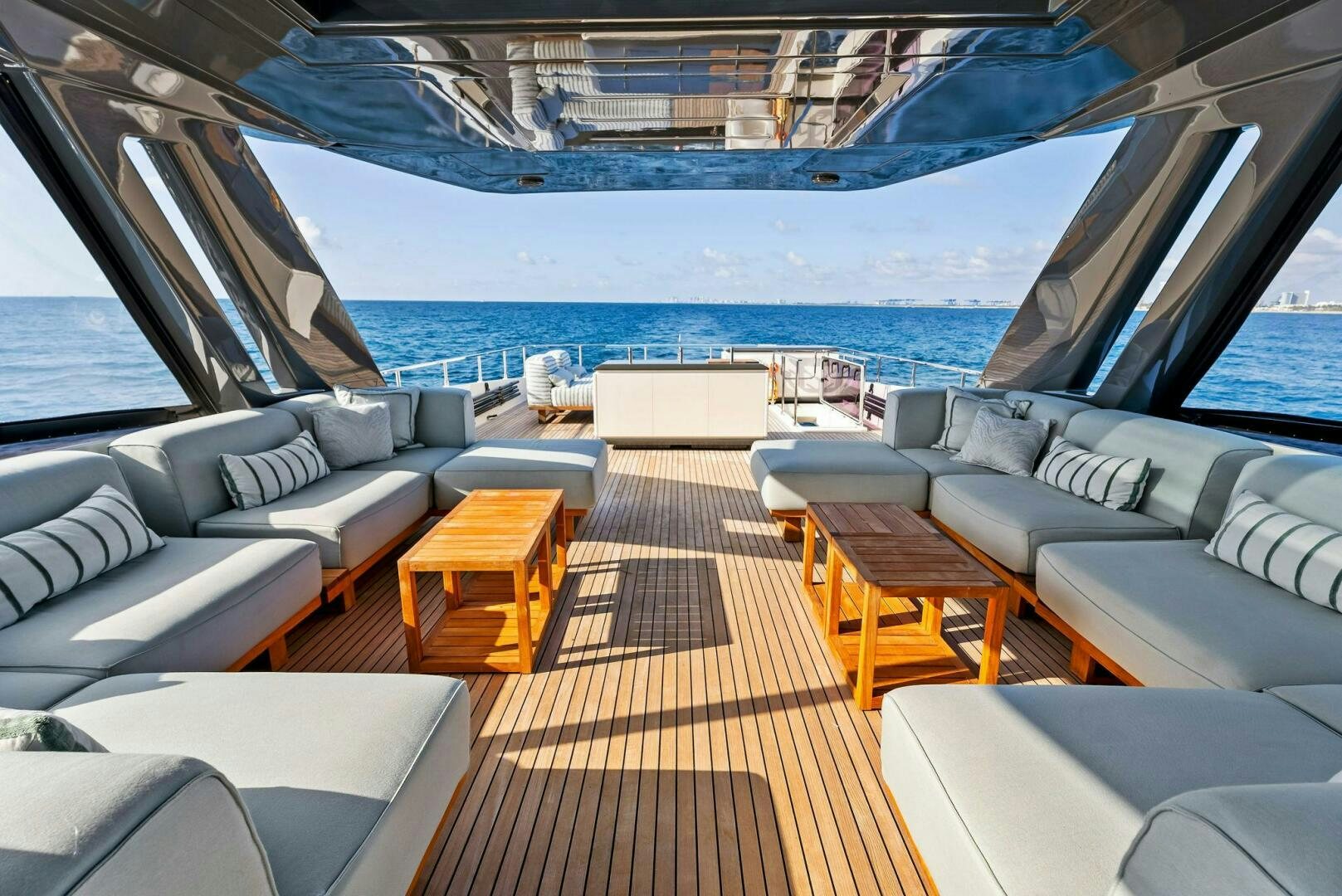 inside of a boat aboard SILHOUETTE Yacht for Sale