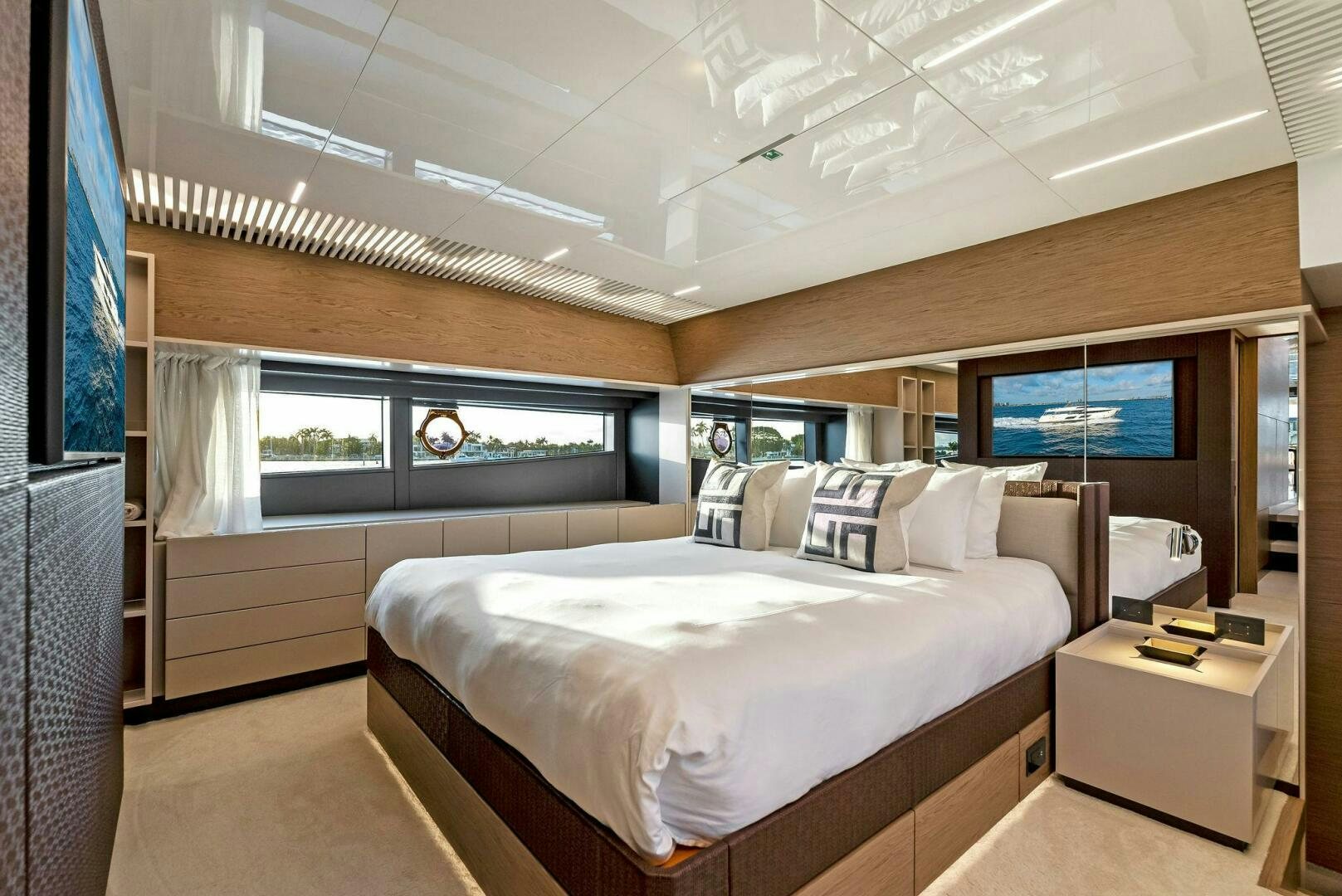 a room with a bed and a desk aboard SILHOUETTE Yacht for Sale