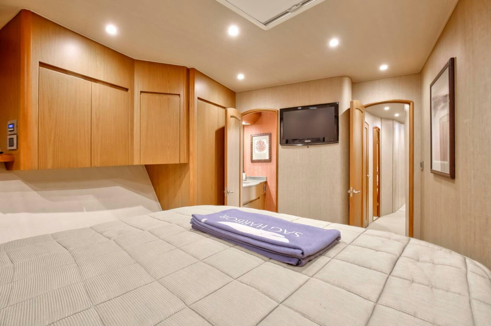 a hotel room with a bed aboard DONE DEAL Yacht for Sale