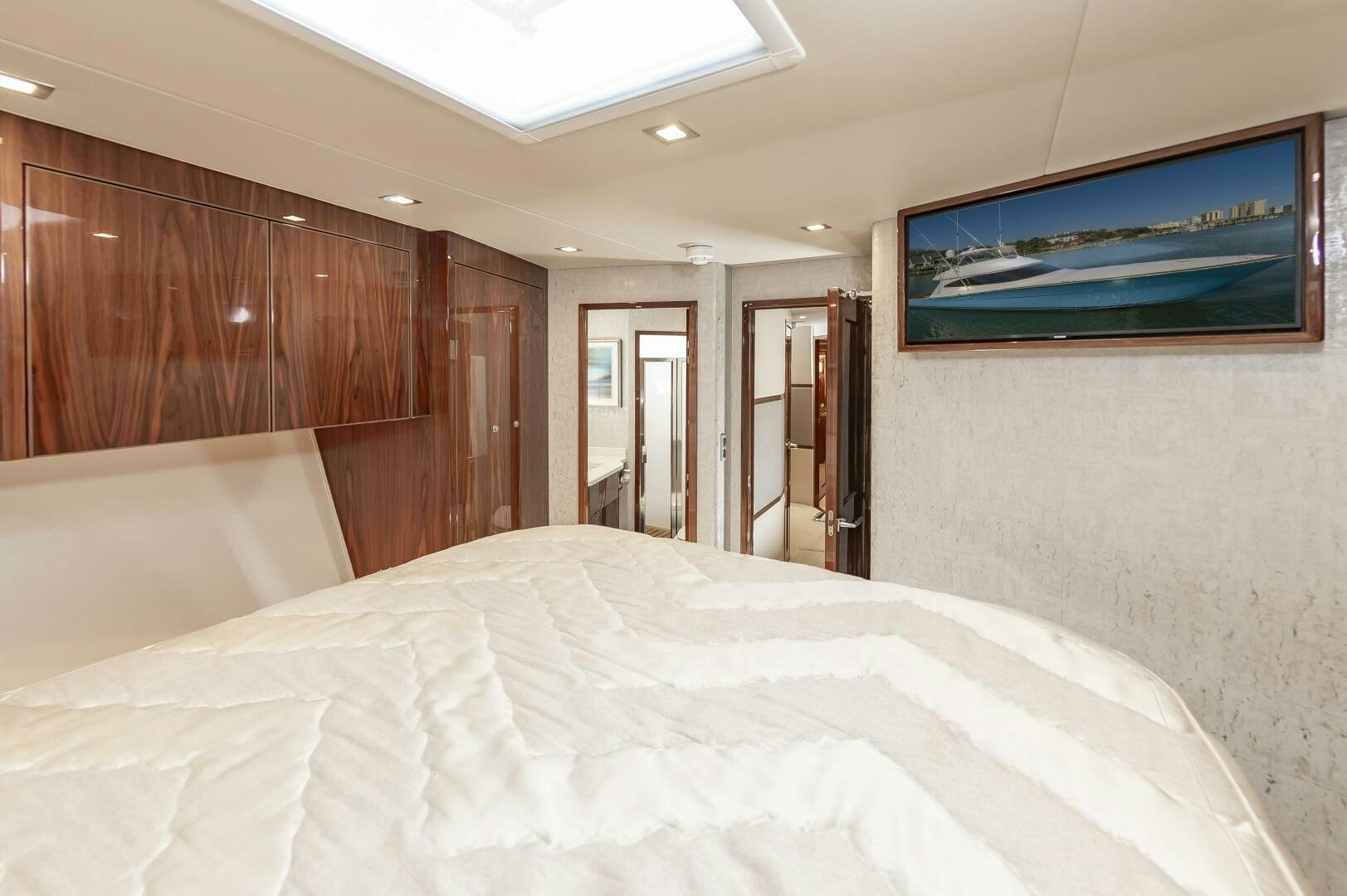 a hotel room with a bed aboard MERCENARIA Yacht for Sale