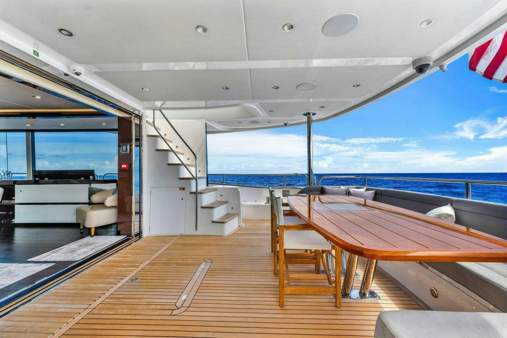 a deck on a boat aboard KARILLIAN & COMPANY Yacht for Sale