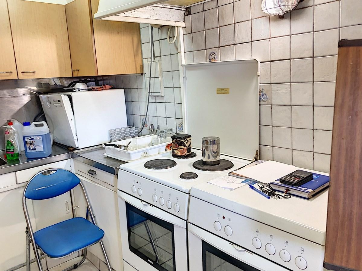 a small kitchen with a small stove aboard ELIKI Yacht for Sale