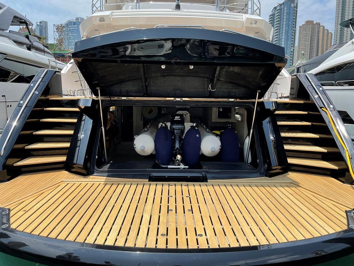 a large machine on a platform aboard SUNSEEKER 115/03 Yacht for Sale