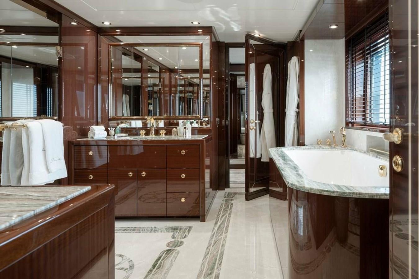 a bathroom with a large tub aboard LA FAMILIA Yacht for Sale