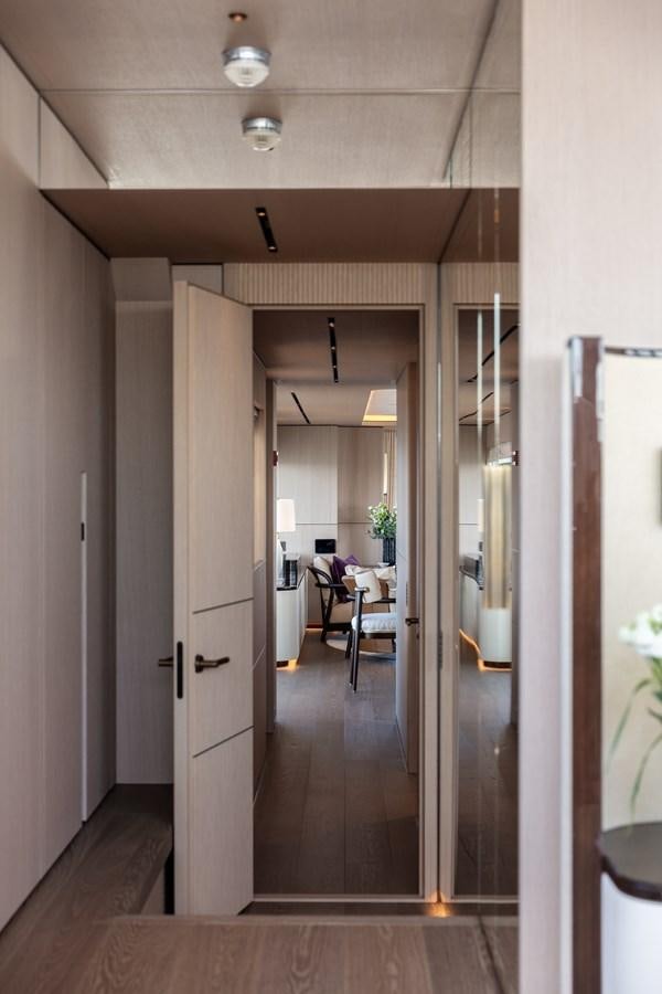 a hallway with a glass door aboard MOONEN 110 MUSTIQUE Yacht for Sale