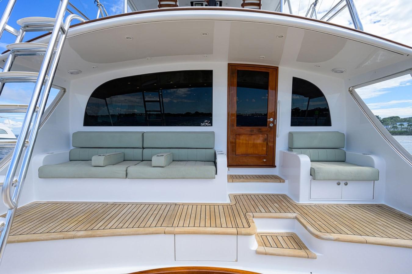 inside of a boat aboard GEORGIA GIRL Yacht for Sale