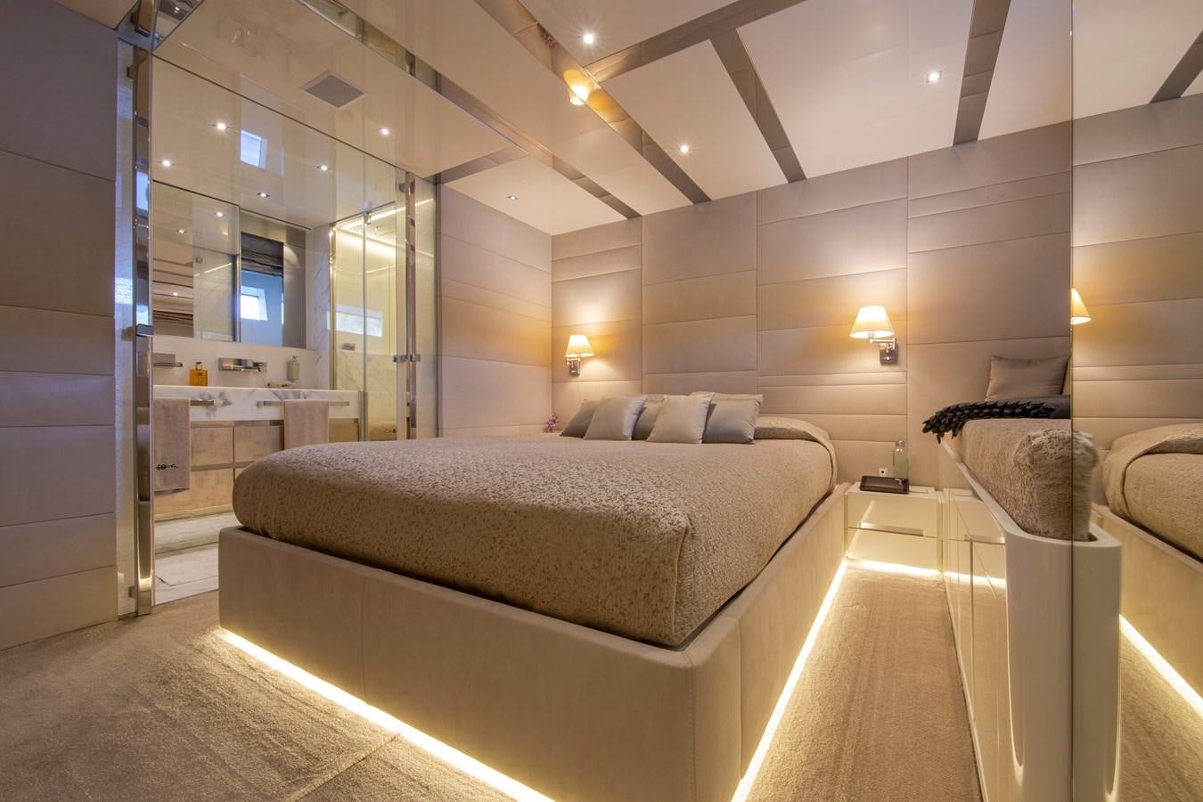 a room with a bed and a desk aboard CINQUANTA-50 Yacht for Sale