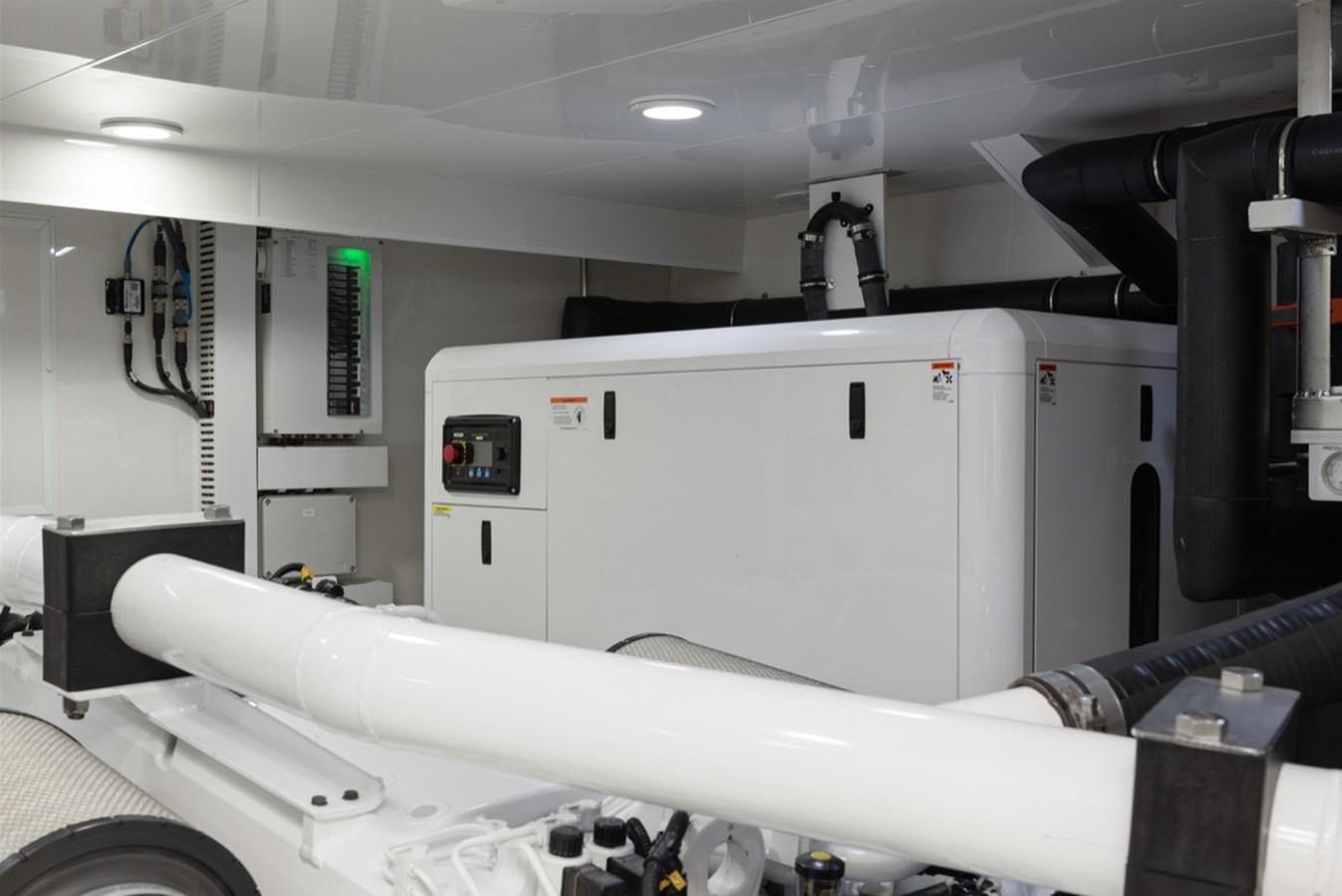 a machine with a large white object on top aboard EVERGLADE Yacht for Sale