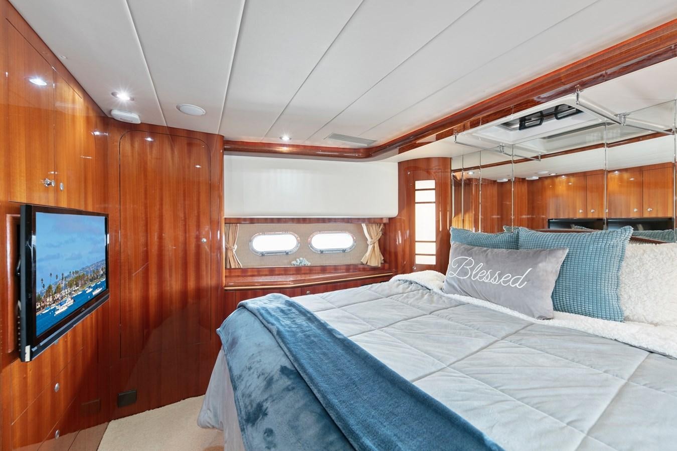 a bed in a cabin aboard VAMOS A VER Yacht for Sale