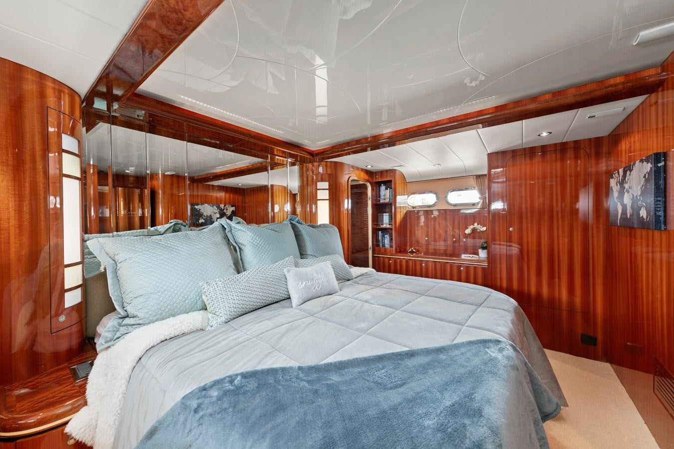 a bed in a cabin aboard VAMOS A VER Yacht for Sale