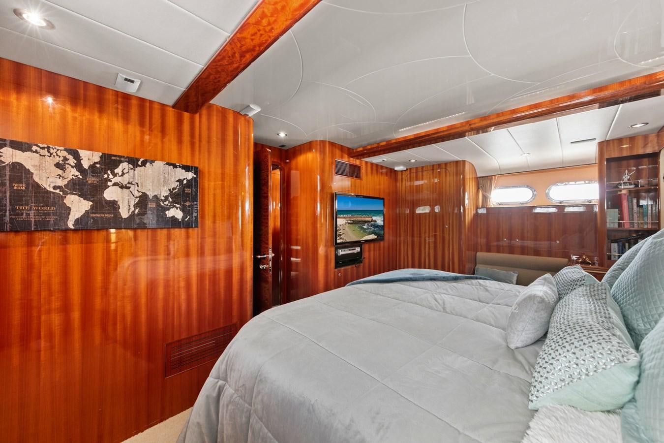 a bed in a cabin aboard VAMOS A VER Yacht for Sale