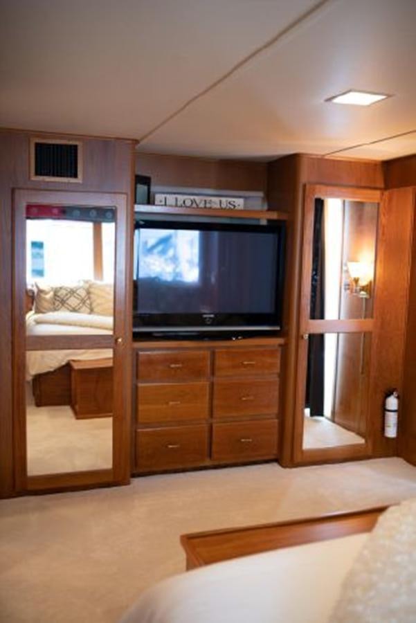 a room with a tv and a bed aboard 88 LAZY DAYS BEACHEM Yacht for Sale