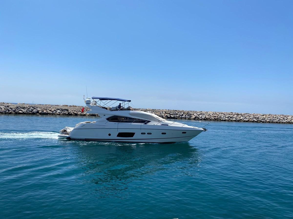 a boat in the water aboard SUNSEEKER MANHATTAN 63 Yacht for Sale