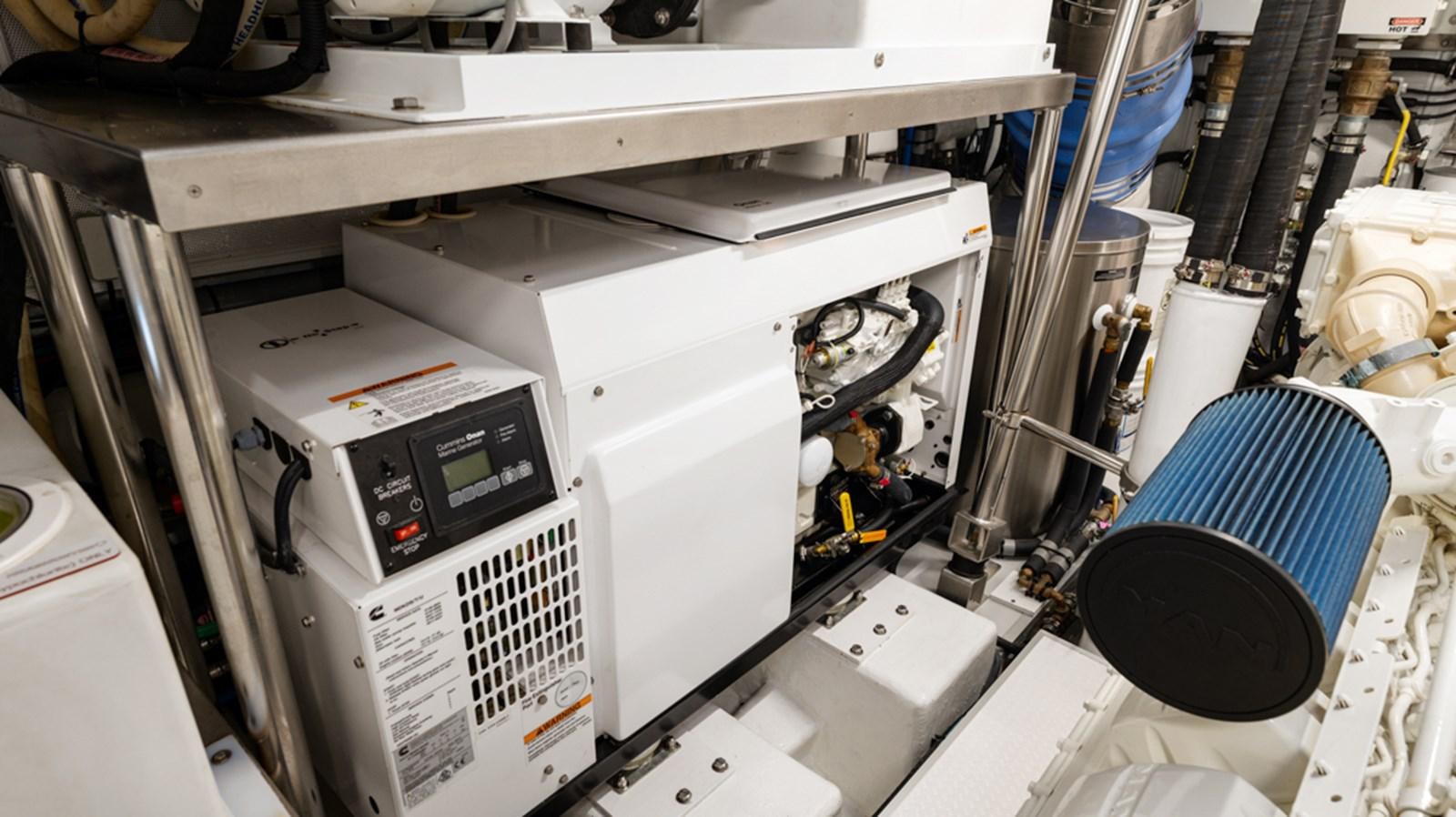 a machine with a black lid aboard 90 HORIZON Yacht for Sale