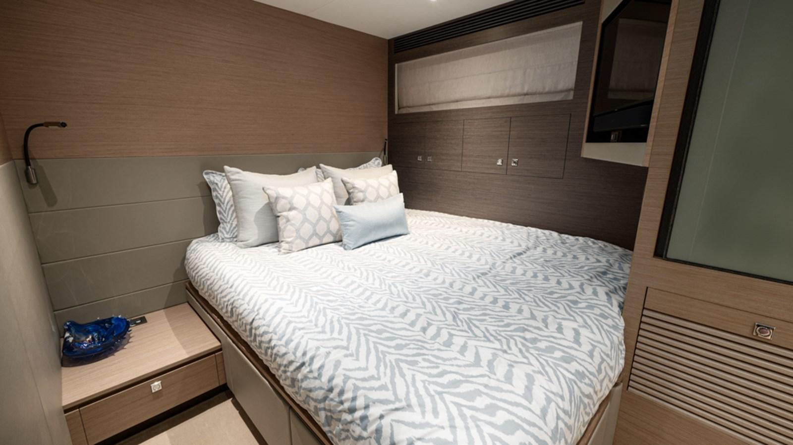 a bed with white sheets aboard 90 HORIZON Yacht for Sale