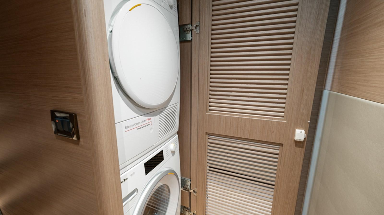 a white fan in a room aboard 90 HORIZON Yacht for Sale