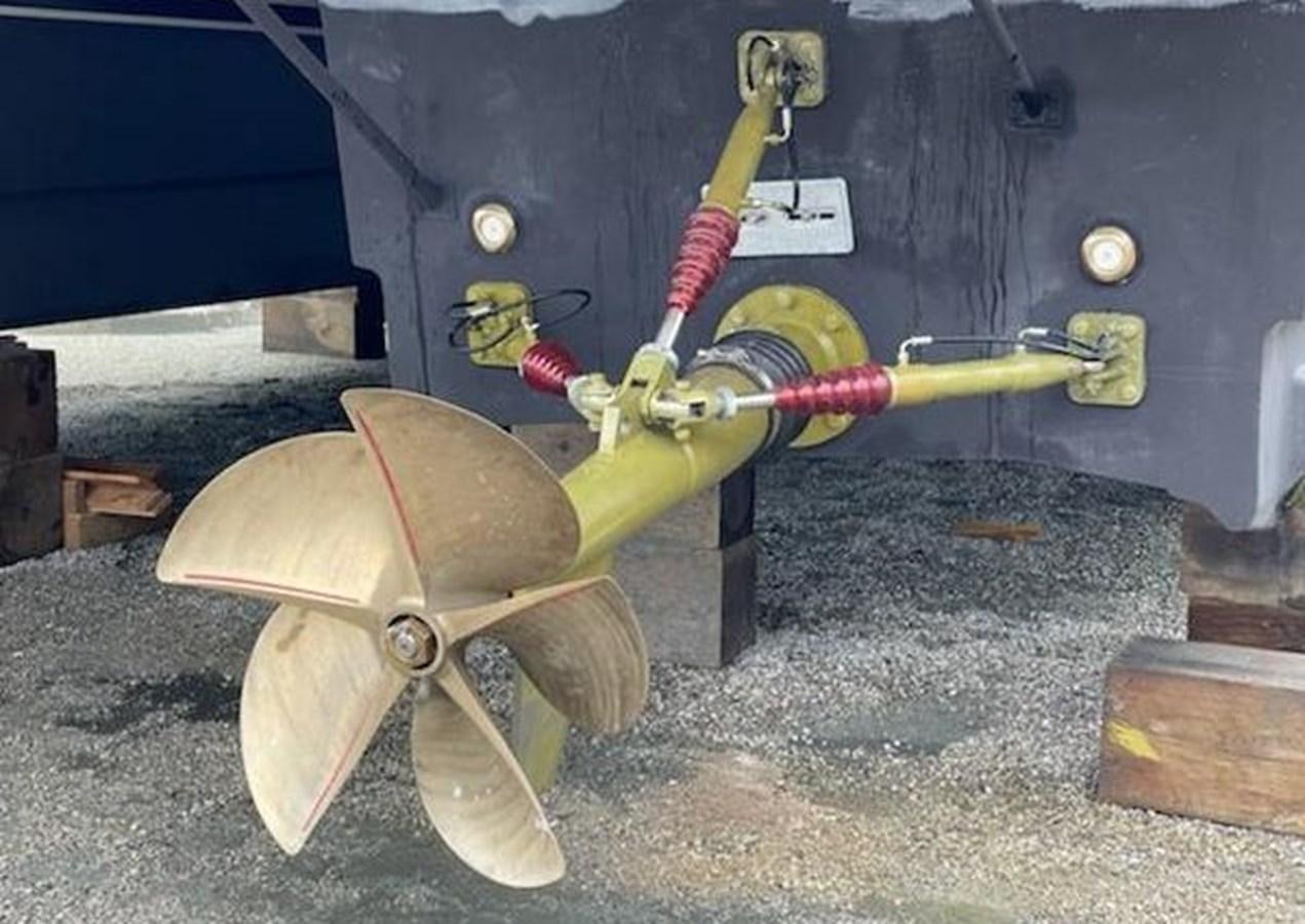 a machine with a large gun aboard 2010 CUSTOM AXCELL  650 POWER CATAMARAN Yacht for Sale