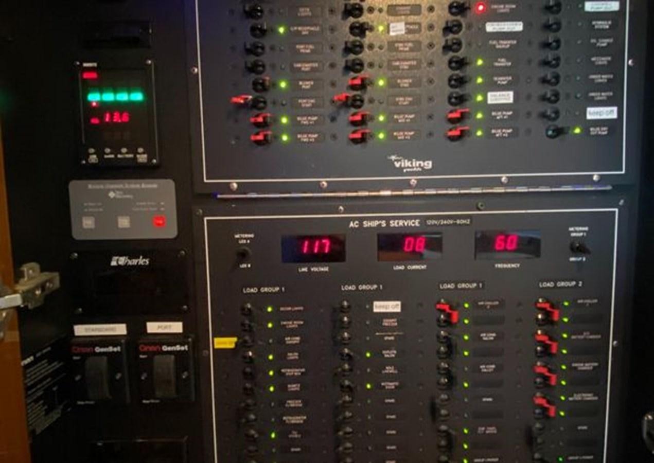 graphical user interface aboard LIKE WHAT U SEA Yacht for Sale