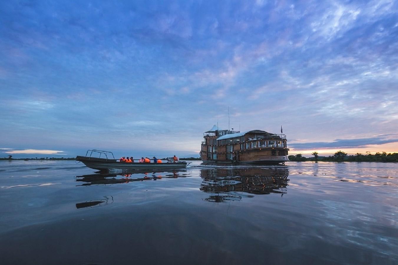 a house on the water aboard CRUCERO AMAZONAS Yacht for Sale