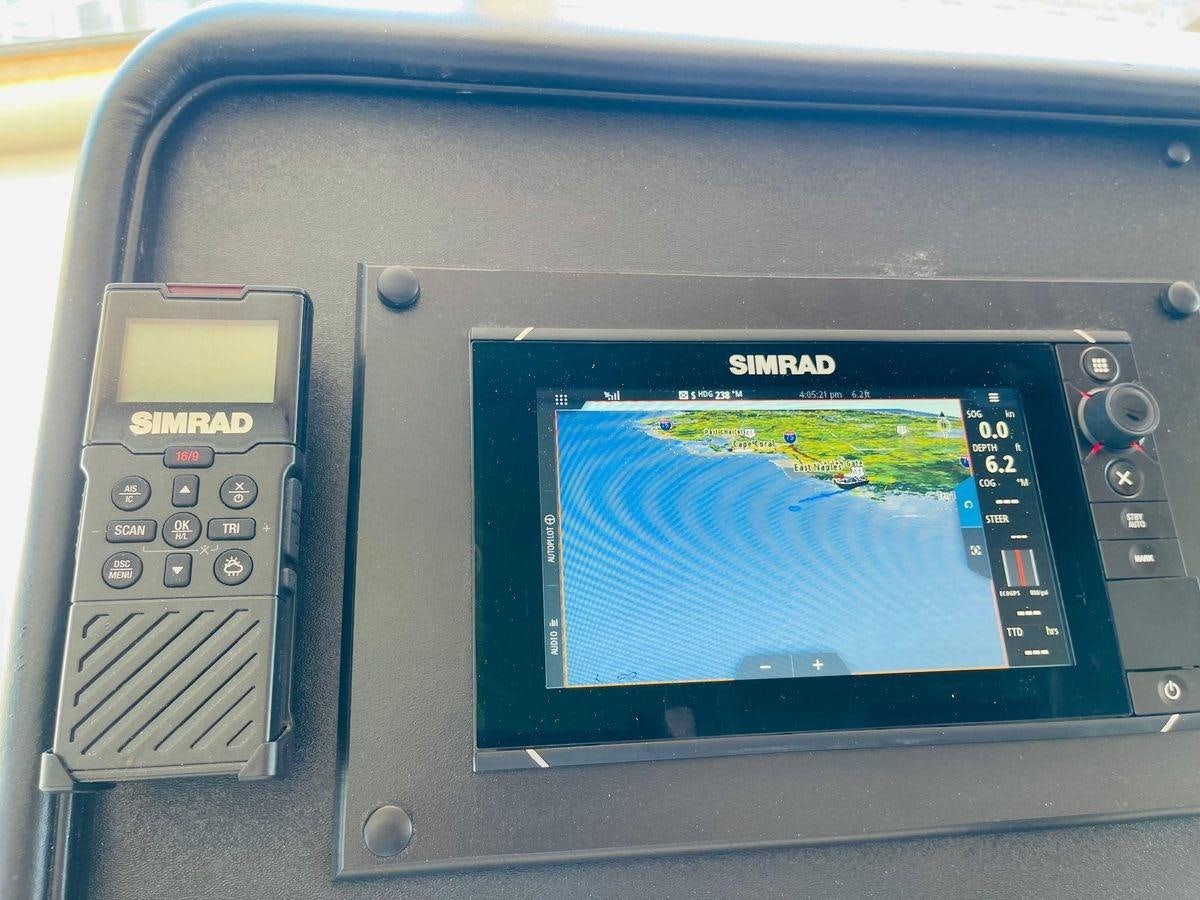 graphical user interface aboard MARTINI MARTINI Yacht for Sale