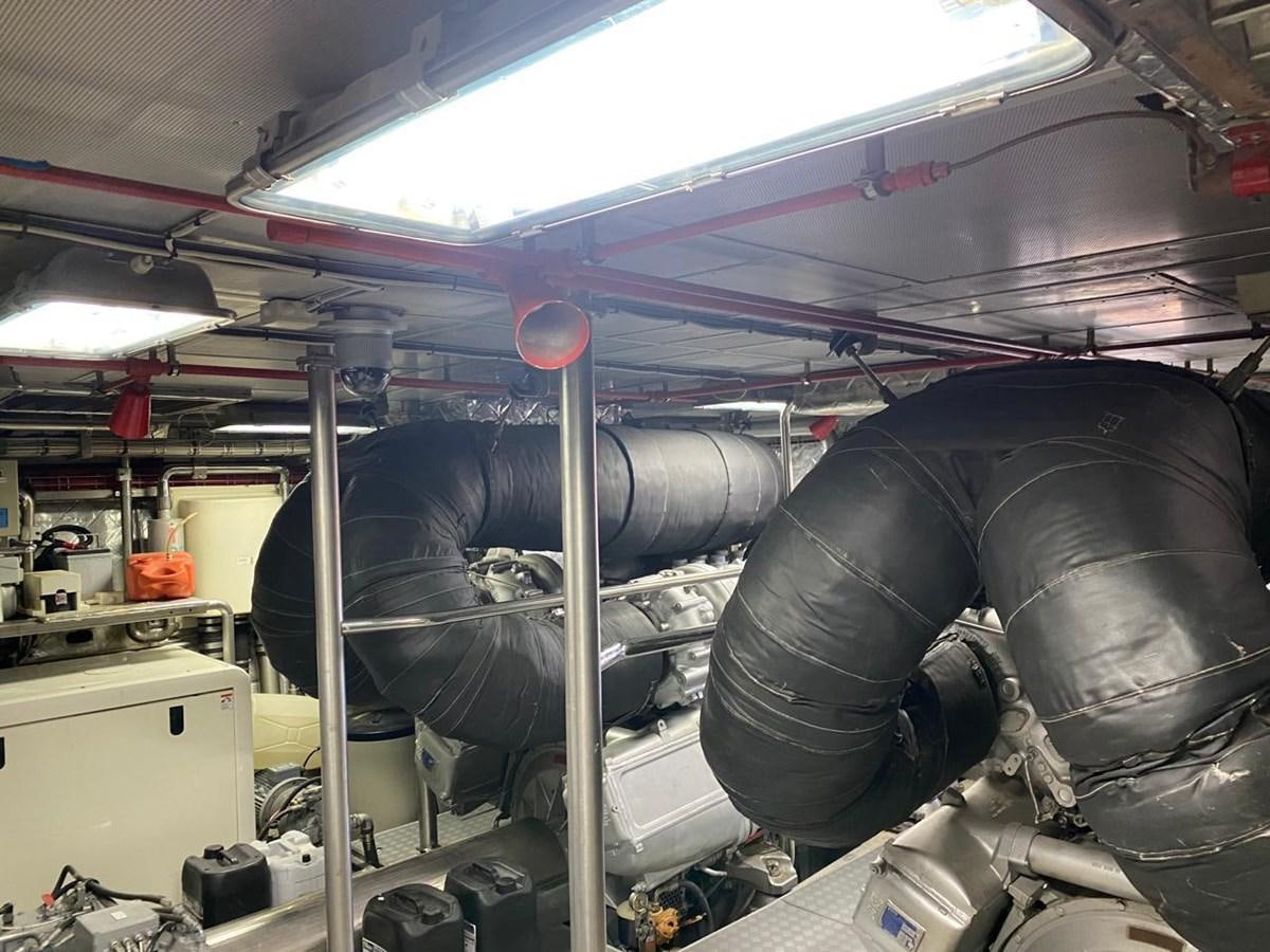 a large grey machine aboard CANADOS FLYBRIDGE FAST Yacht for Sale