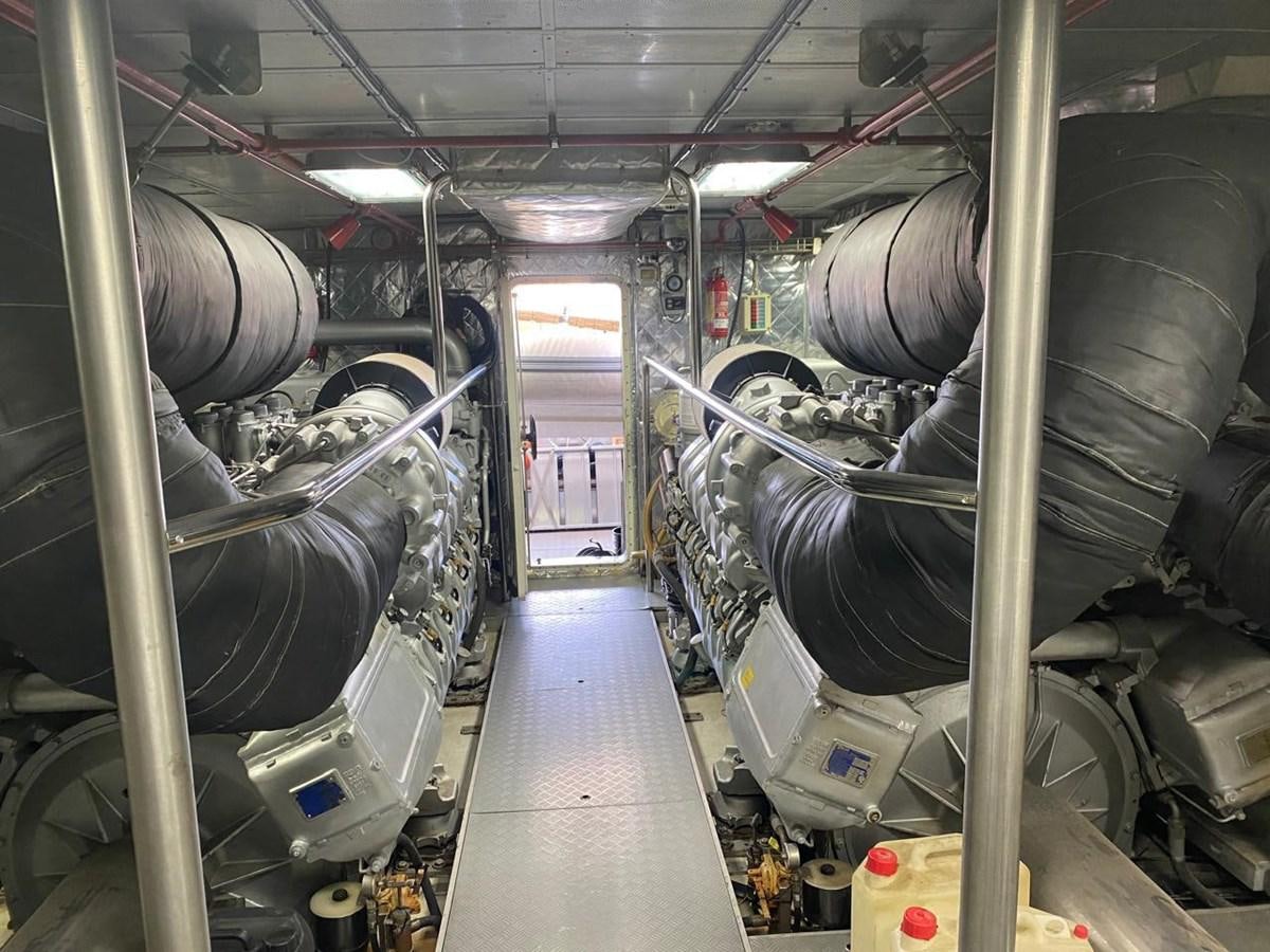 a large machine in a room aboard CANADOS FLYBRIDGE FAST Yacht for Sale