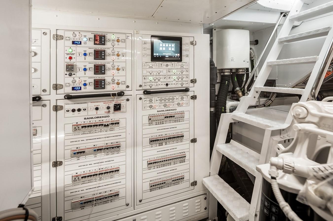 a machine with many buttons aboard SANLORENZO SX88/81 Yacht for Sale