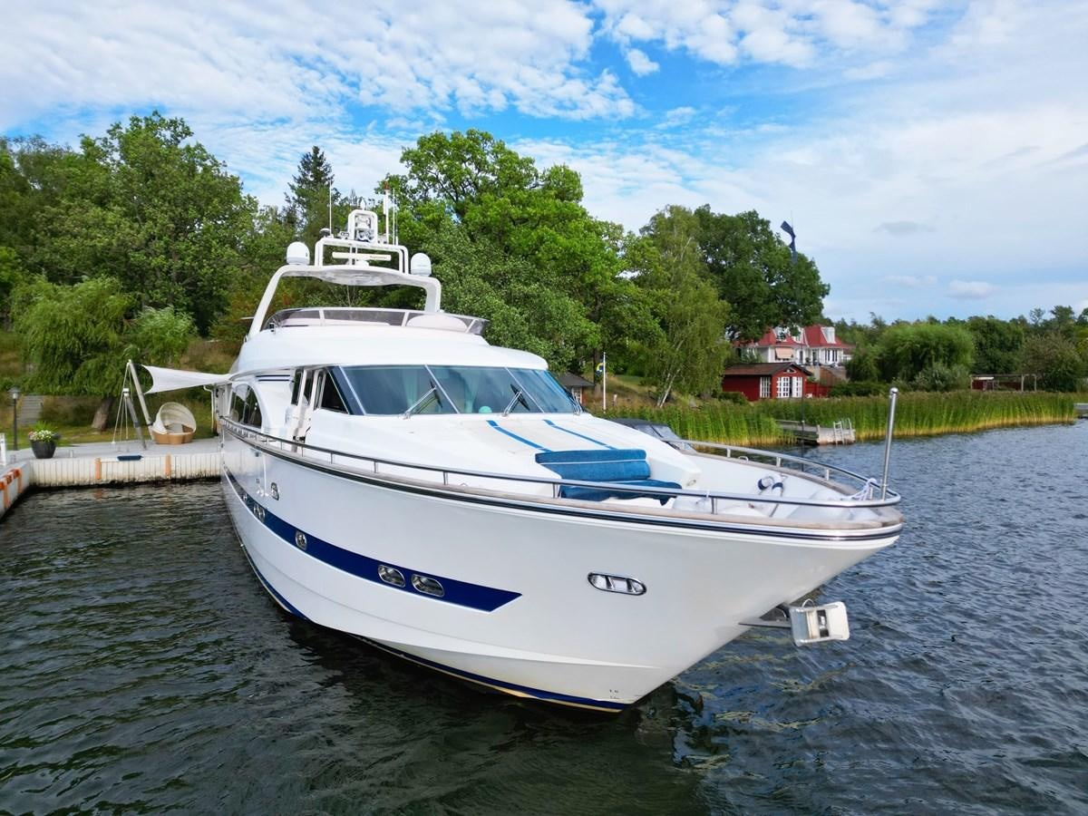 a white boat on the water aboard MALARPRINSESSAN Yacht for Sale