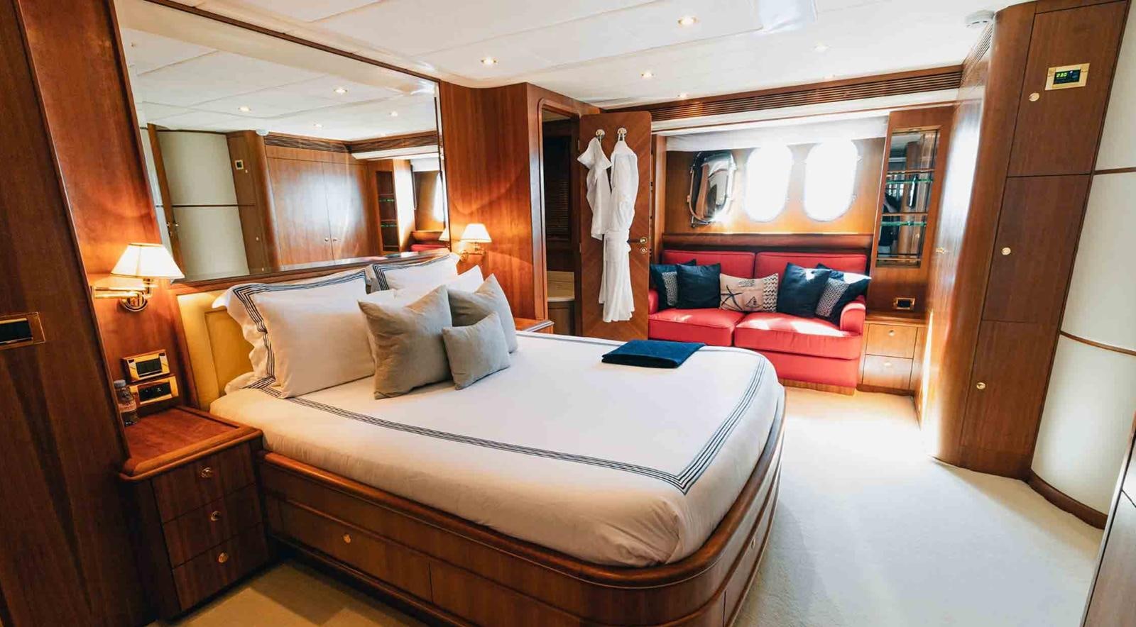 a bed in a hotel room aboard COUACH 3000 FLY Yacht for Sale
