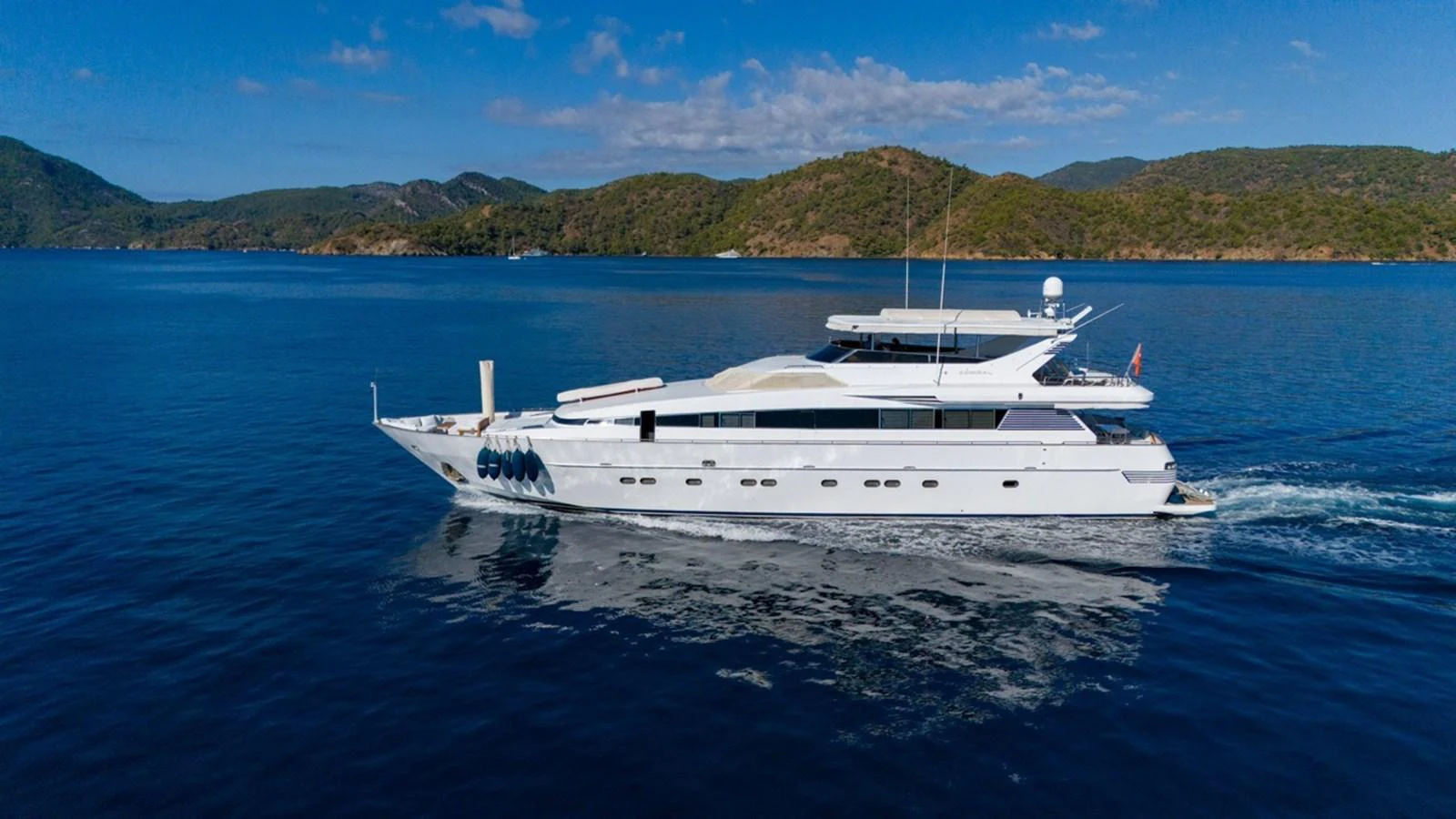 a white boat on the water aboard ADMIRAL 27 M Yacht for Sale